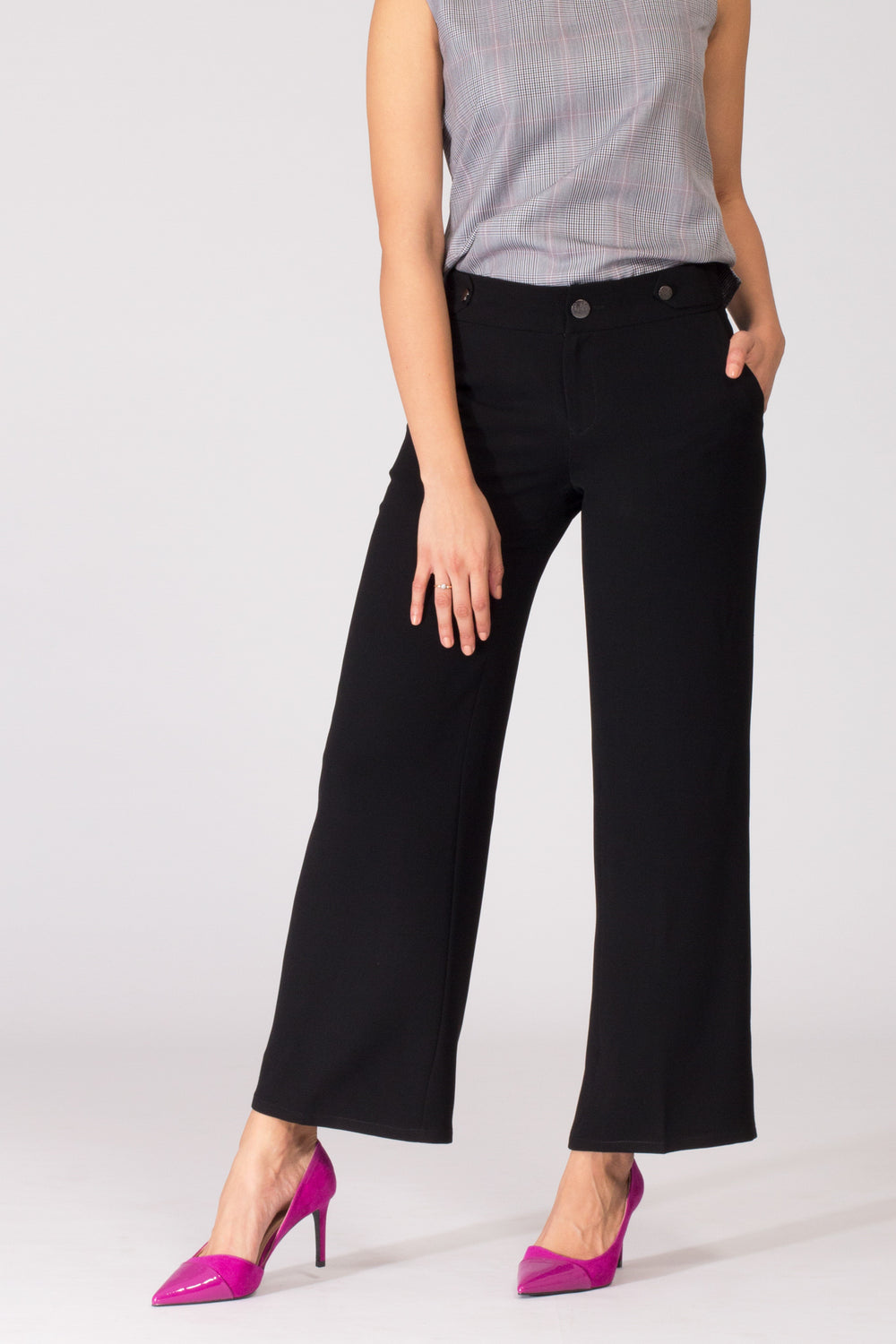 How To Style Athleta's Black Linen Wide-Leg Pants - The Mom Edit